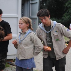 Uitladen Materiaal  26 - Scouts en Gidsen Zaventem 